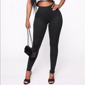 NEW BLACK FASHION NOVA LEGGINGS